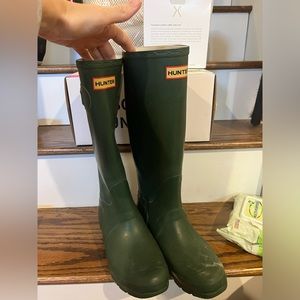 Hunter tall hunter green rain boots